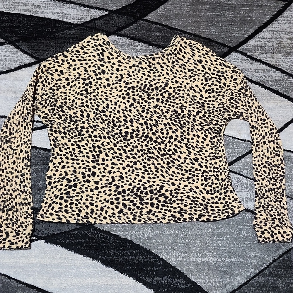 BILLABONG LEOPARD PRINT RIBBED BUTTON-DOWN CROP LONG-SLEEVE TOP - Picture 9 of 13